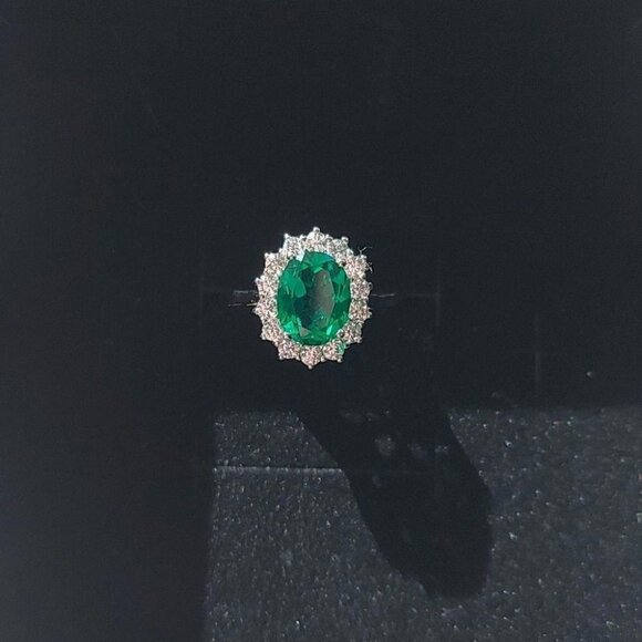 1.7 Carat Emerald Sterling Silver Ring - Picture 3 of 4